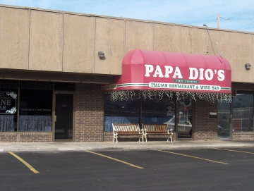 Papa Dio's is actually two restaurants in one: The right door (under the sign) leads to the regular restaurant
The left door is the entrance to the wine bar