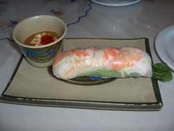 Shrimp spring roll with dipping sauce