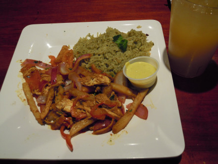 Pollo saltado