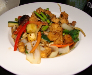 Spicy Thai kra pao with tofu