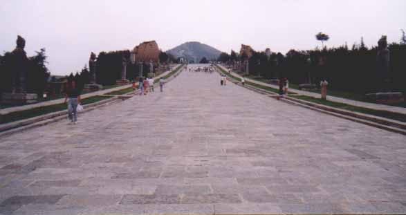 [Qian Ling Tomb Walkway]